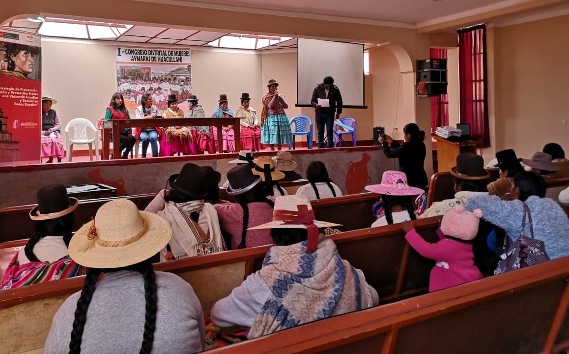 Mujeres de la población Aymara de Huacullani  en Puno, expresan de manera directa la problemática social y económica,  en el “I Congreso de Mujeres Aymaras de Huacullani- Puno”